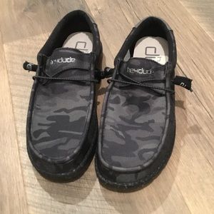 Men’s Black Gray Camo Hey Dude Sz 8 *New*!